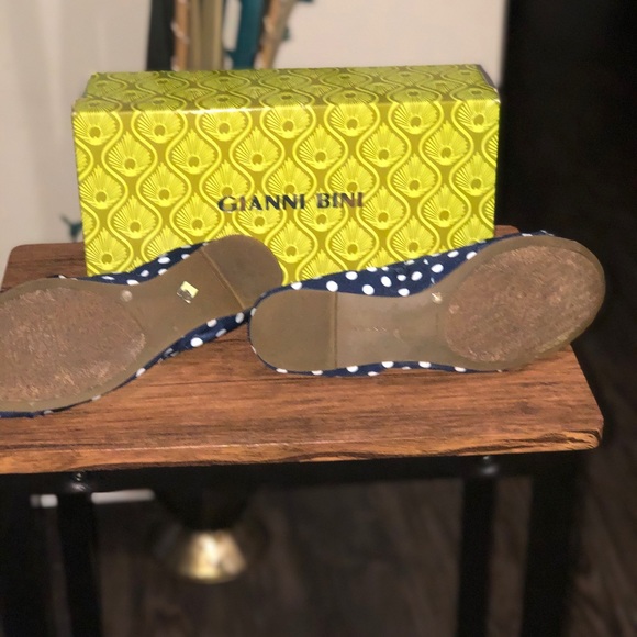 Flats - Picture 4 of 5